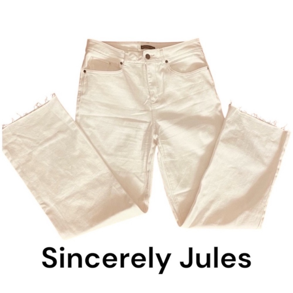 Like New! Sincerely Jules Cream with Stitching Straight Leg Jeans Size 7